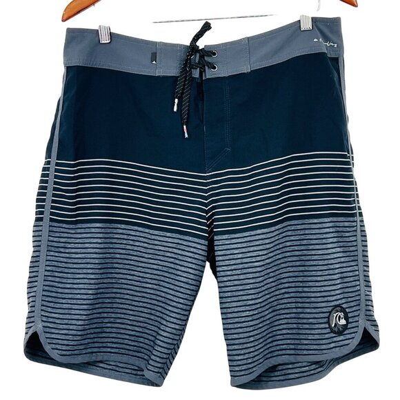 Quiksilver Mens 34 Navy Gray Stripe Boardshorts Short Stretch Swim Casual EUC - Picture 1 of 9